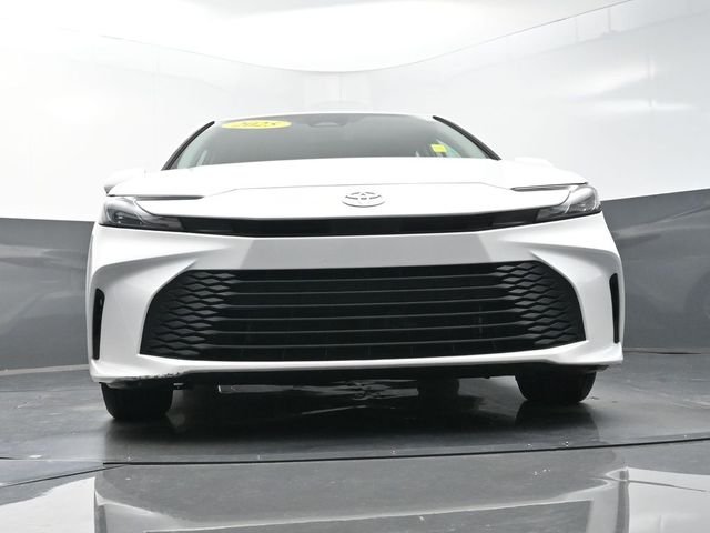 Used 2025 White Toyota LE image 32