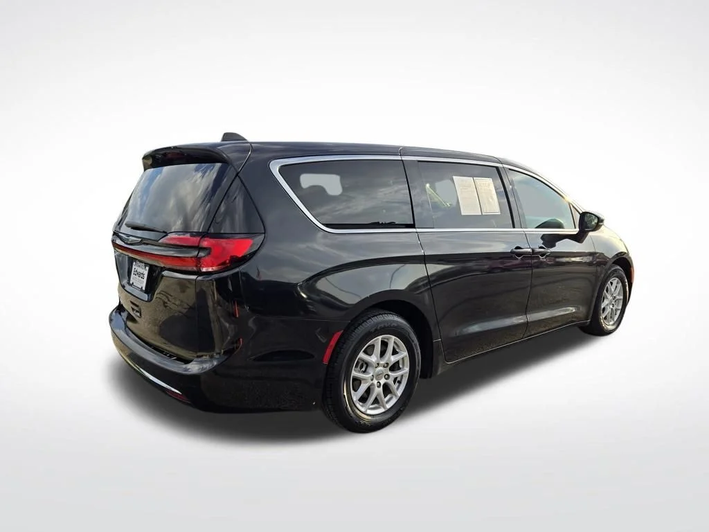Used 2023 Black Chrysler Touring L image 3