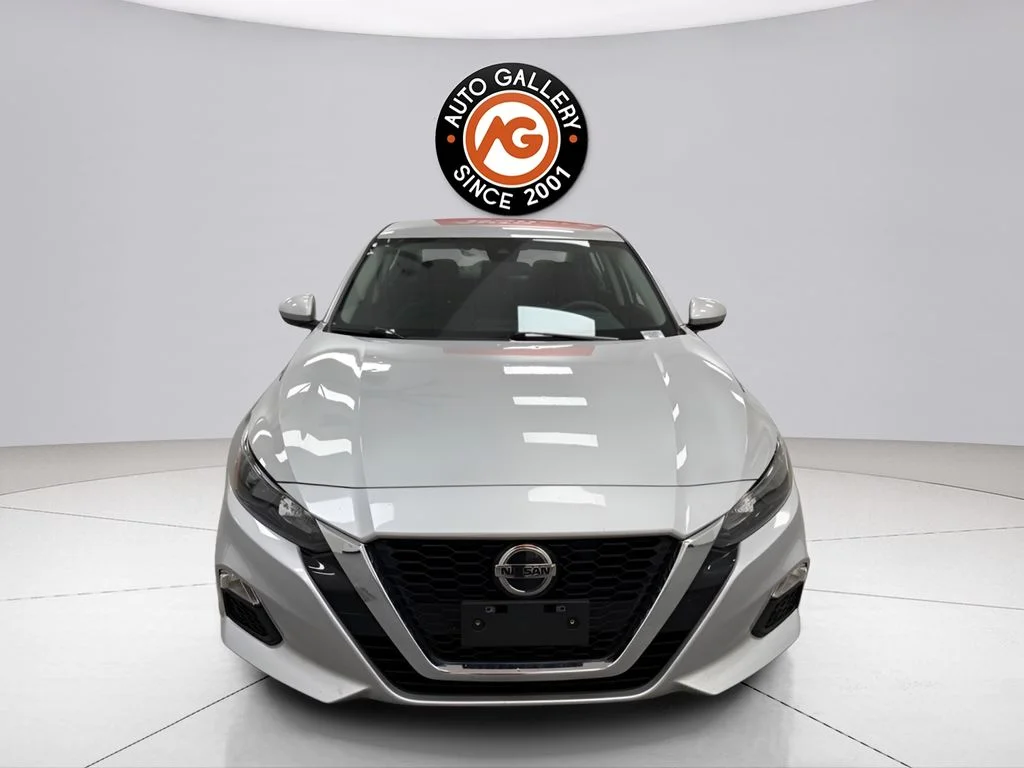 Used 2022 Silver Nissan 2.5 S image 8