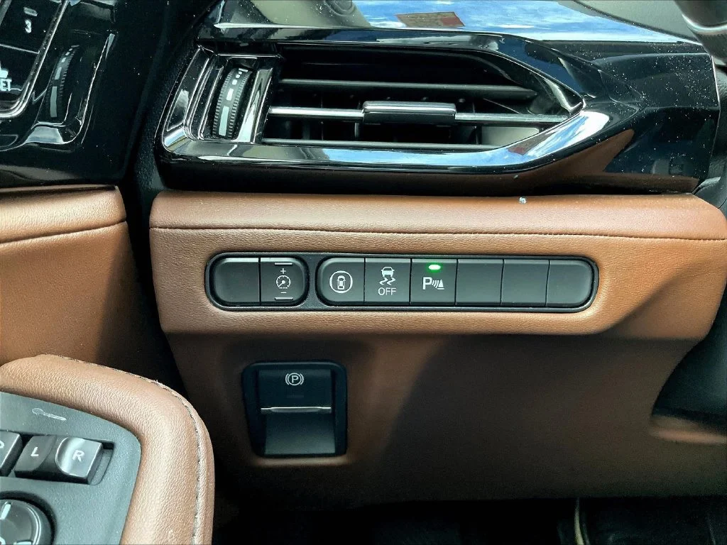 Used 2023 Black Acura Technology image 17