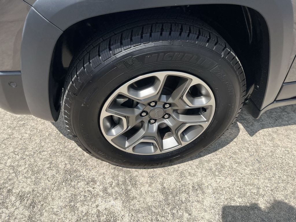 Used 2023 Gray Jeep Trailhawk image 10