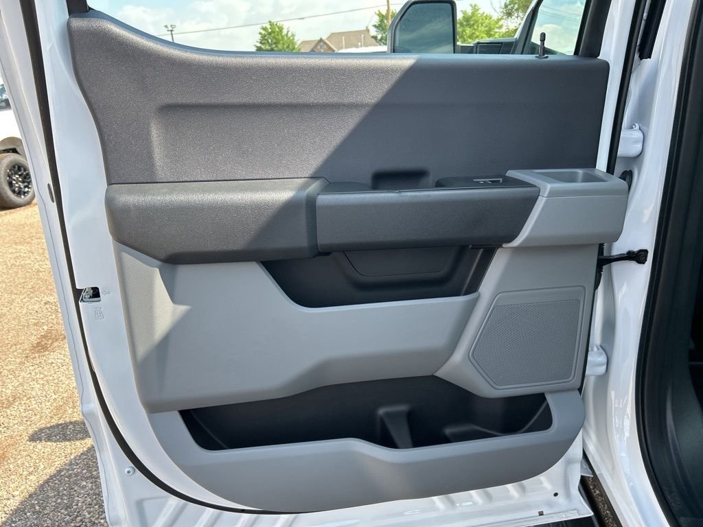 New 2026 Oxford White Ford XL image 37