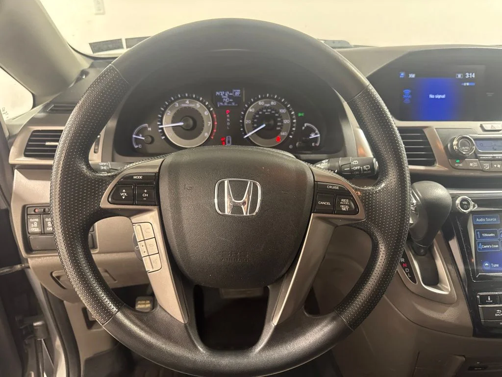 Used 2016 Lunar Silver Metallic Honda SE image 11