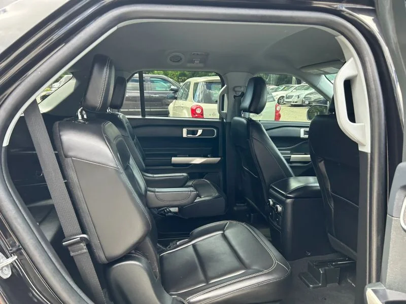 Used 2023 Black Metallic Ford XLT Sport Utility 4D image 27