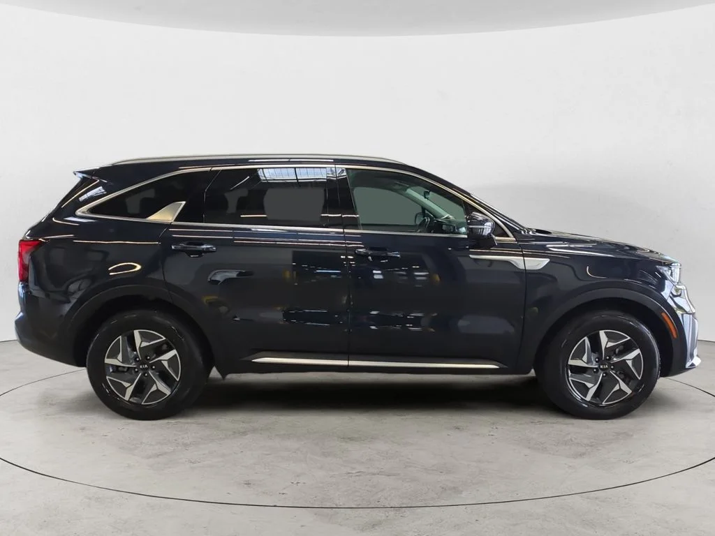 Used 2021 Blue Kia S image 4