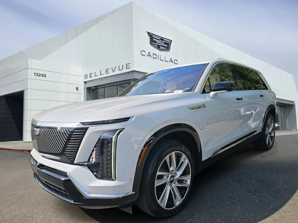 New 2027 Vibrant White Tricoat Cadillac Luxury image 3