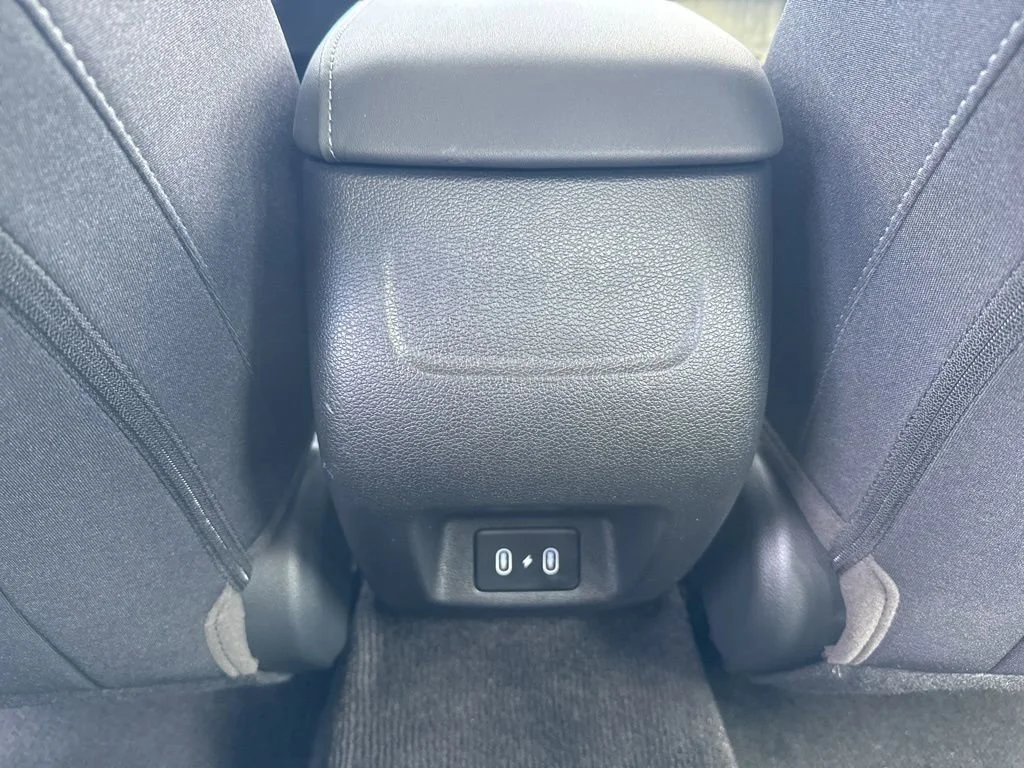 Used 2025 White Hyundai SEL image 13