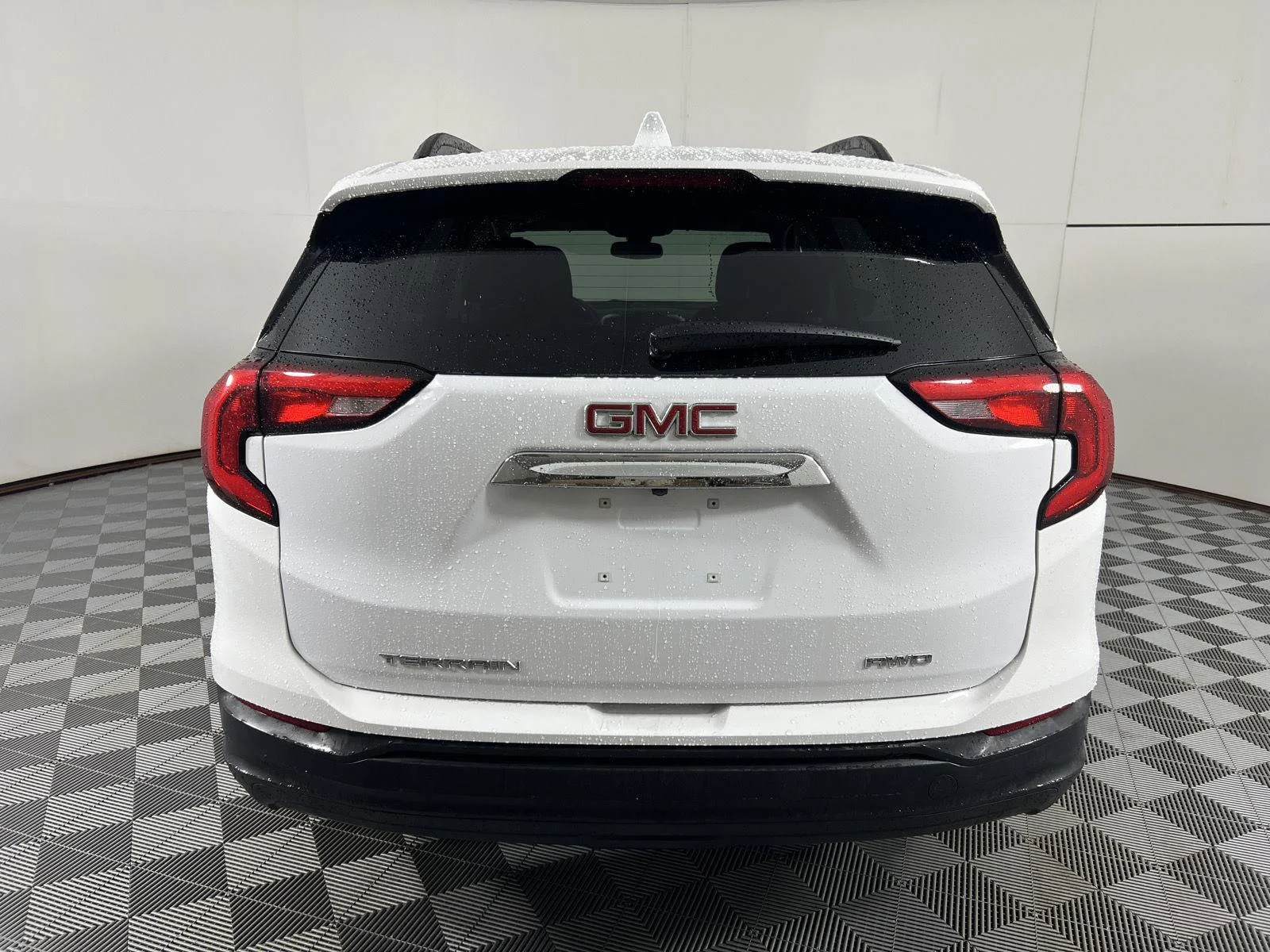 Used 2020 Summit White GMC SLE image 11