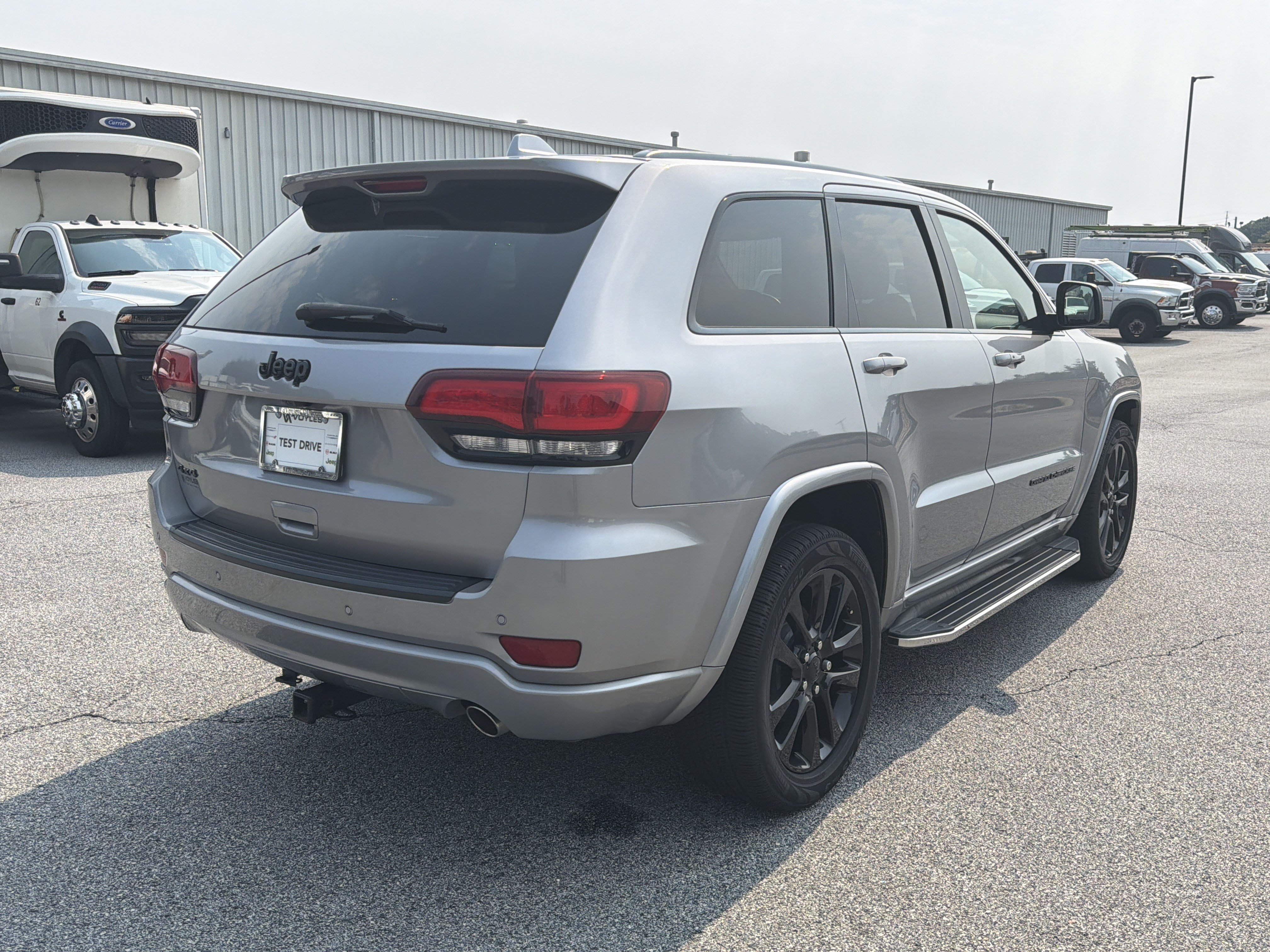 Used 2020 Billet Silver Metallic Clearcoat Jeep Altitude image 8