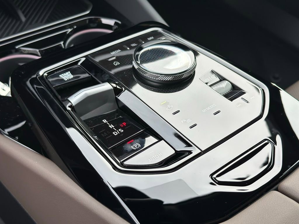 New 2026 Black Sapphire Metallic BMW 530i xDrive image 34