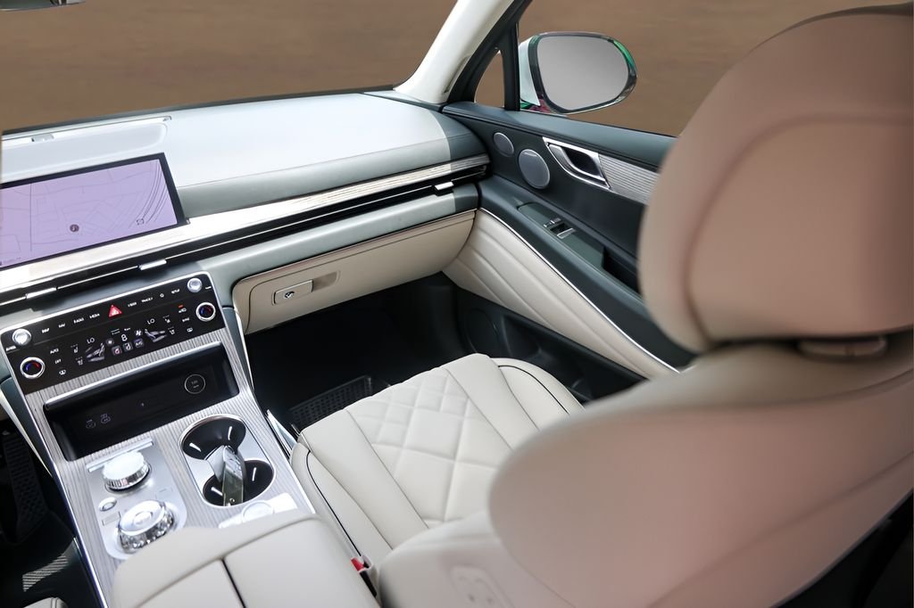 Used 2025 White Genesis 3.5T Prestige image 28
