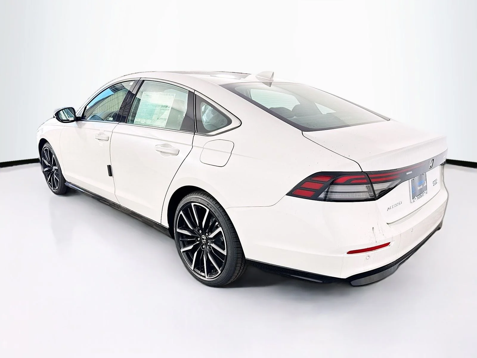 Used 2023 White Honda Touring image 5