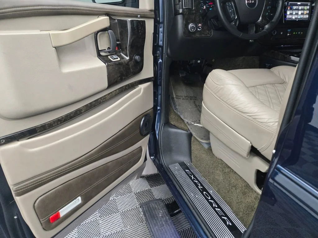 2023 GMC Savana Cargo Work Van - Photo 14