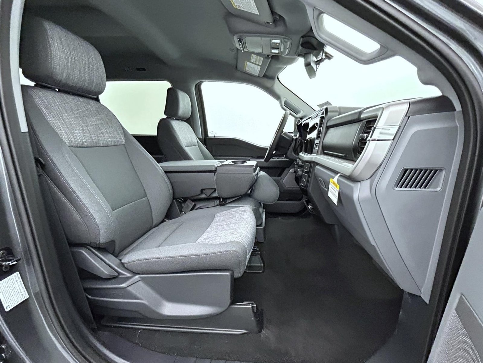 New 2026 Carbonized Gray Metallic Ford XLT image 15