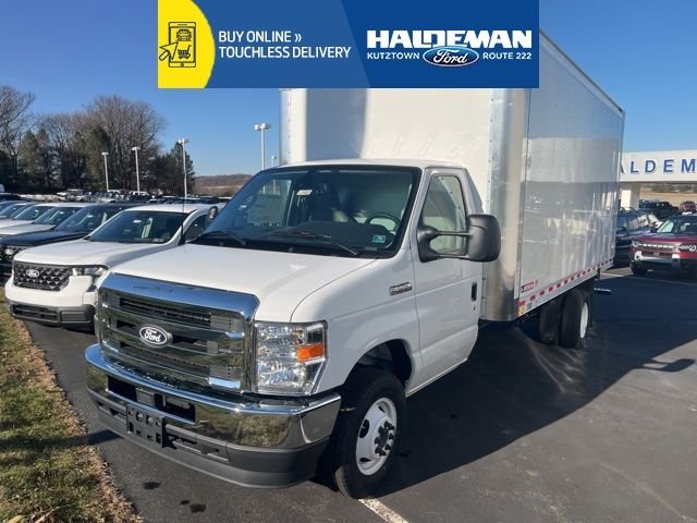 2026 Ford E-Series DRW E-450 Super Duty 158 in WB's photo