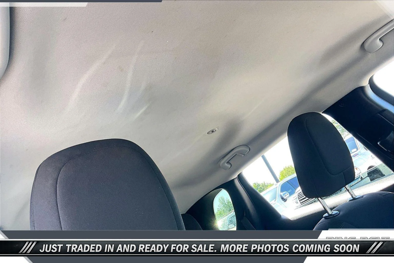 Used 2020 Silver Jeep Latitude FWD image 16