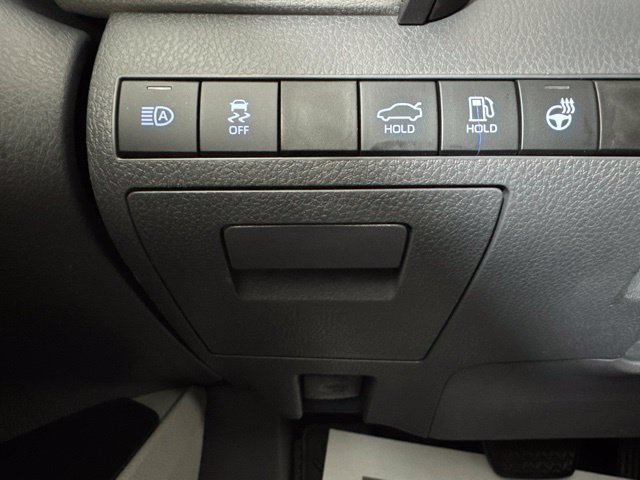 Used 2021 White Toyota LE image 18