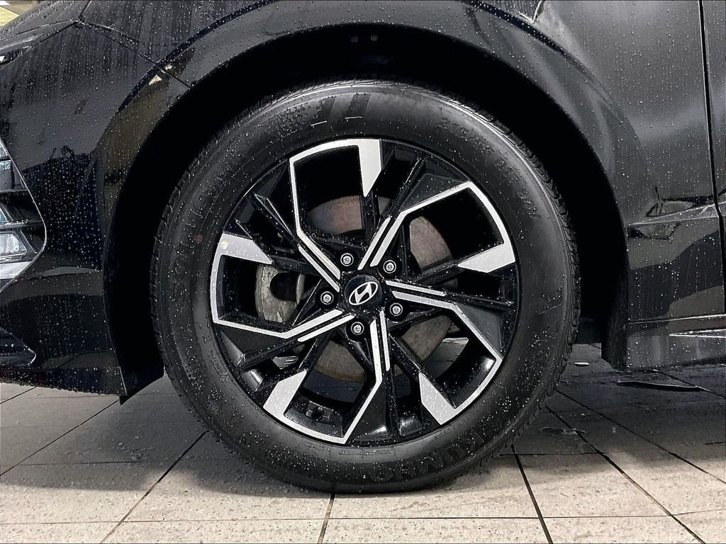 Used 2025 Black Hyundai SEL image 7