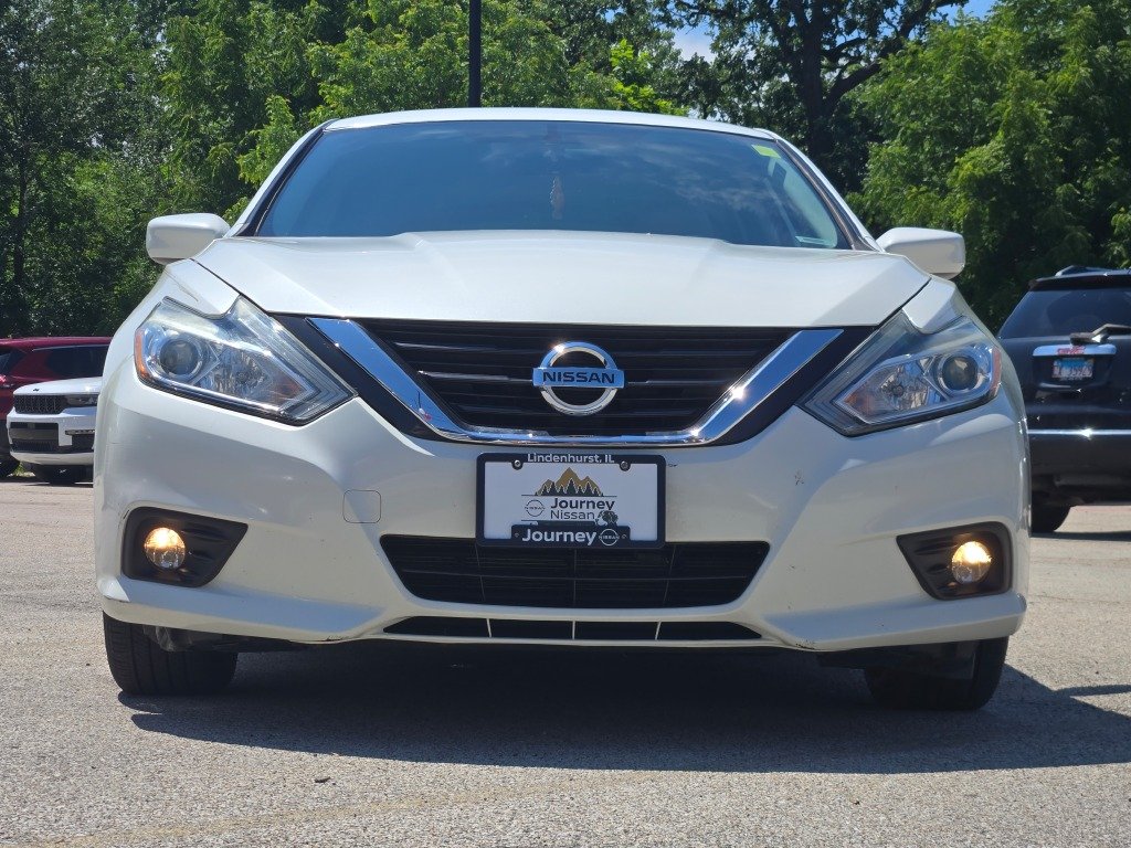Used 2016 White Nissan 2.5 SV image 3