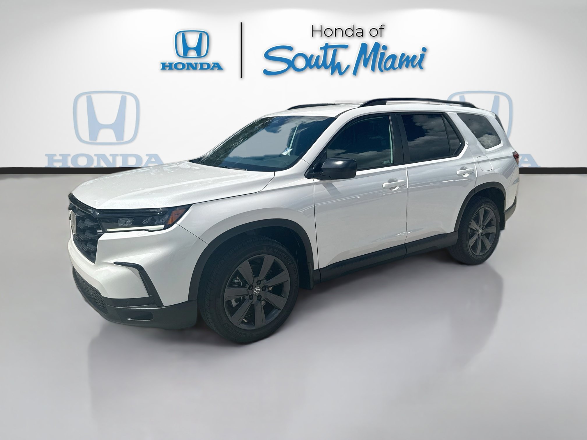 Used 2025  Honda Sport image 3