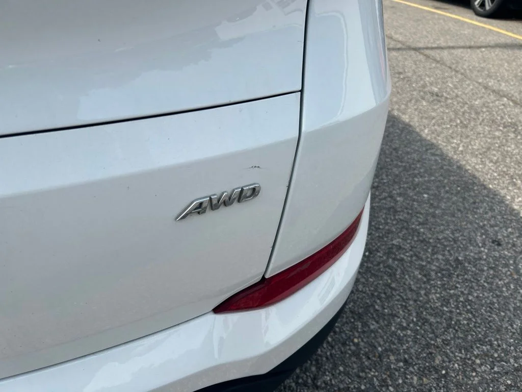 Used 2018 White Hyundai SEL image 5