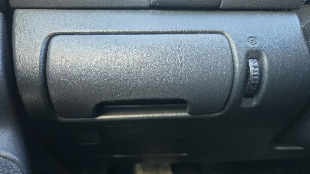 Used 2005 White Toyota SE image 19