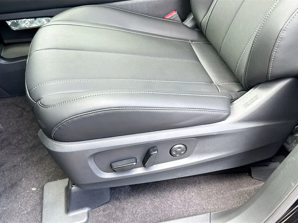 New 2027 MINERAL BLACK INFINITI Luxe FWD image 20