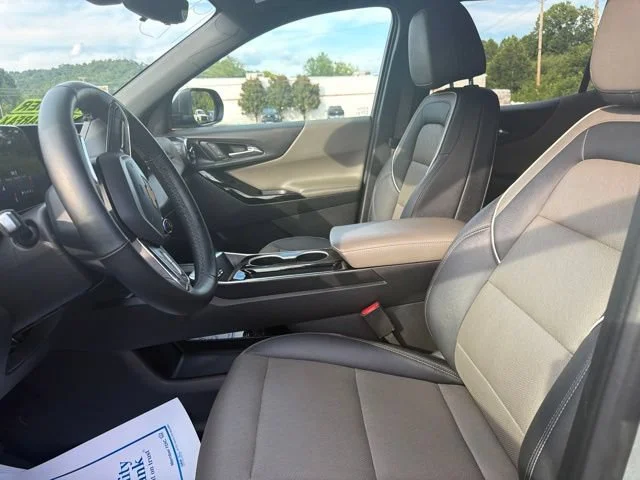 Used 2025 Sterling Gray Metallic Chevrolet LT image 27