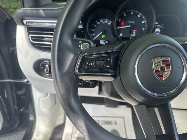 Used 2025  Porsche Base image 17