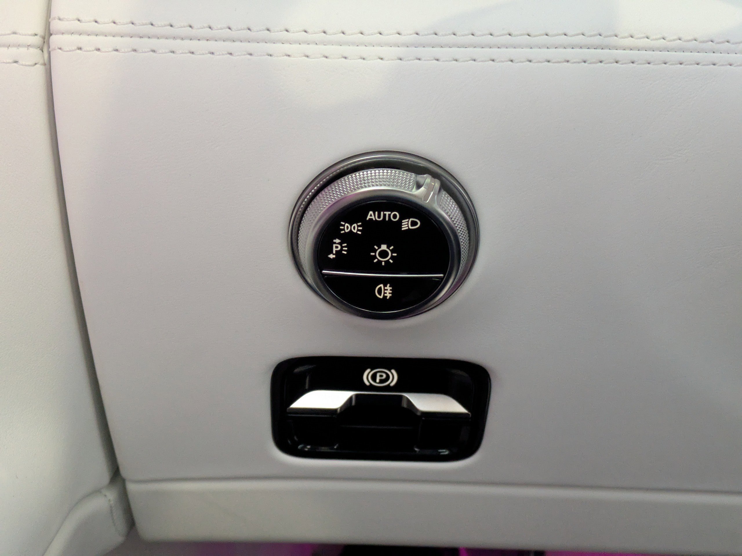 New 2026 MANUFAKTUR moonlight white magno (White Ambiance) Mercedes-Benz Maybach SL 680 Monogram Series image 62