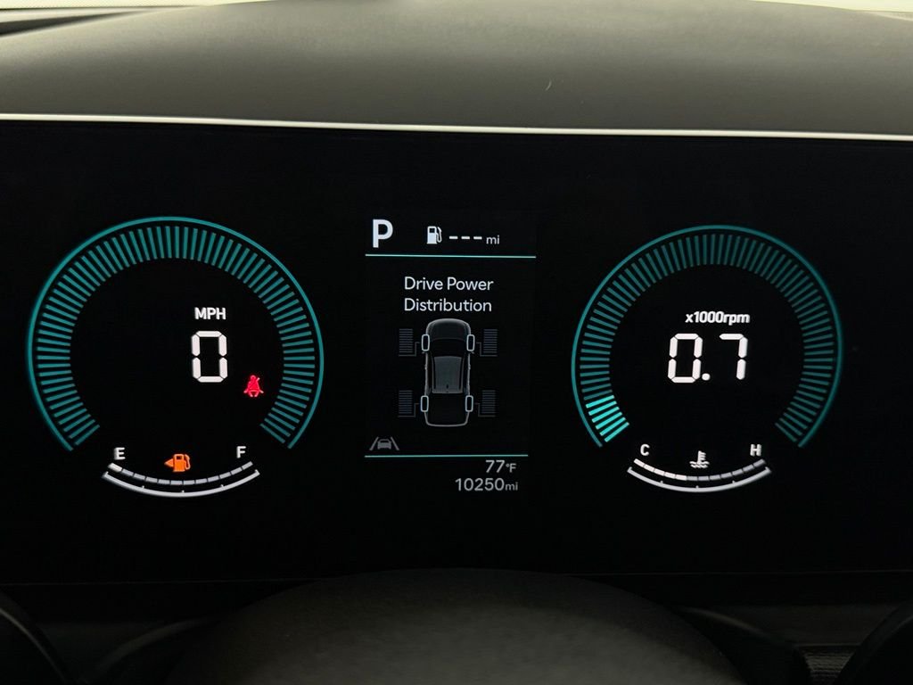 Used 2025 White Hyundai SE image 15