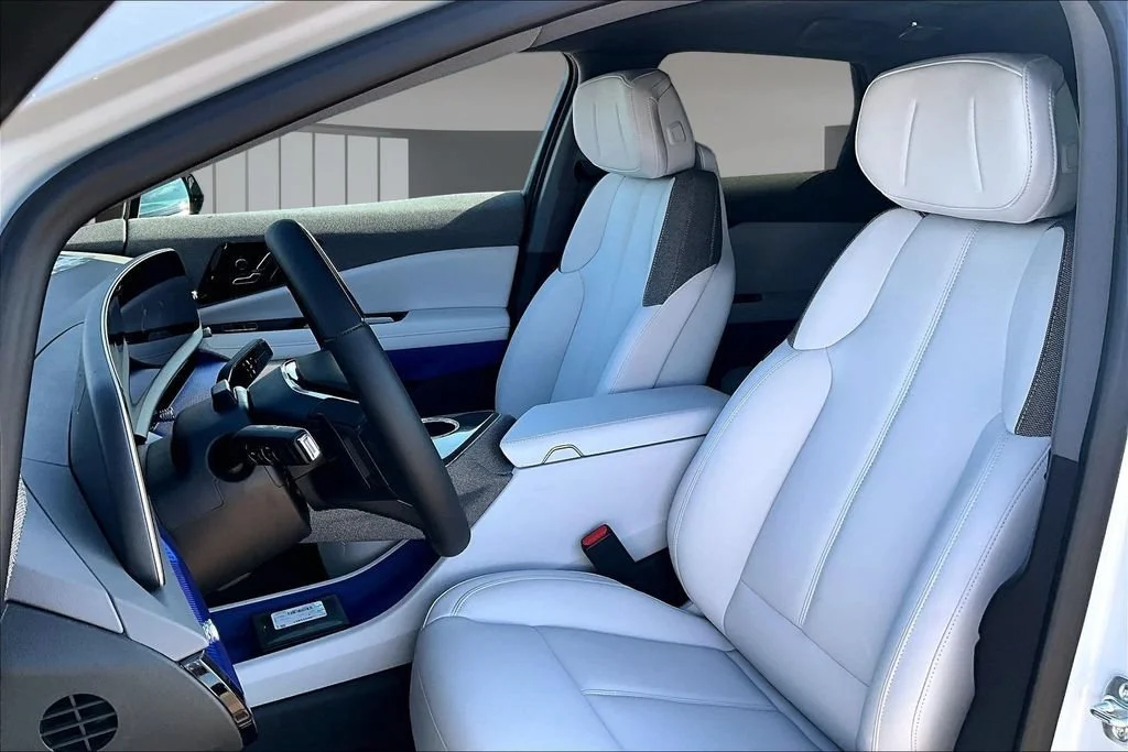 New 2027 Vibrant White Tricoat Cadillac Sport image 9