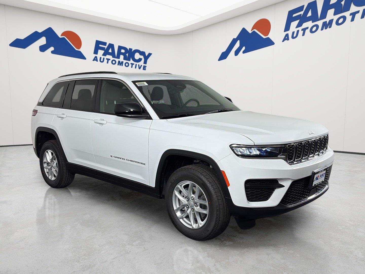 New 2026 Bright White Clear-Coat Exterior Paint Jeep Laredo image 2