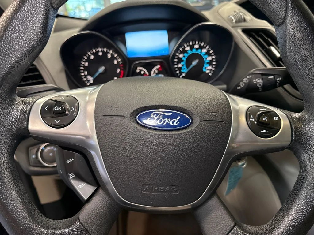 Used 2016 Blue Ford SE image 19