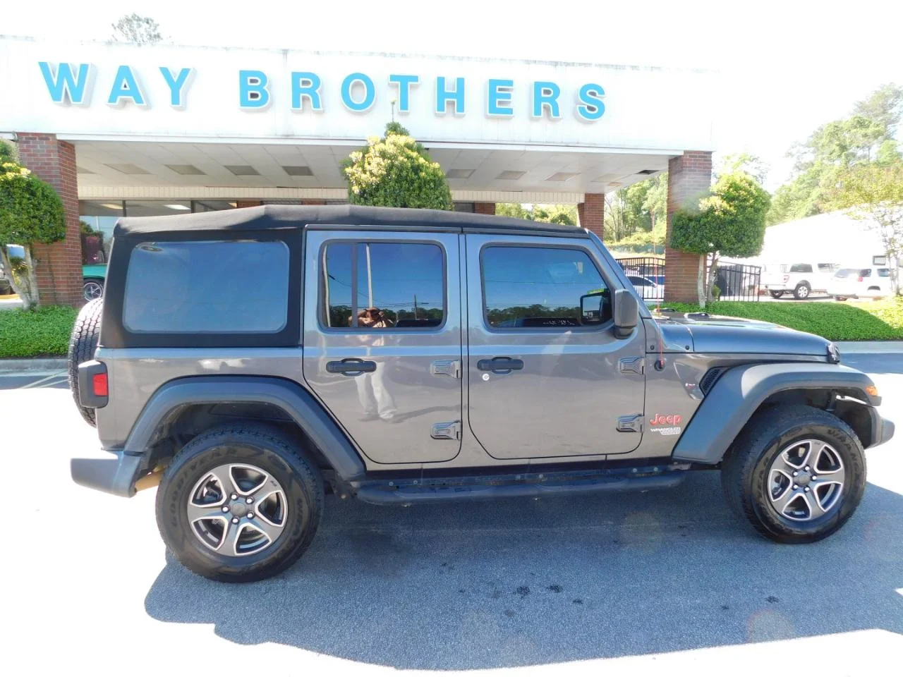 2019 Jeep Wrangler Sport S's photo