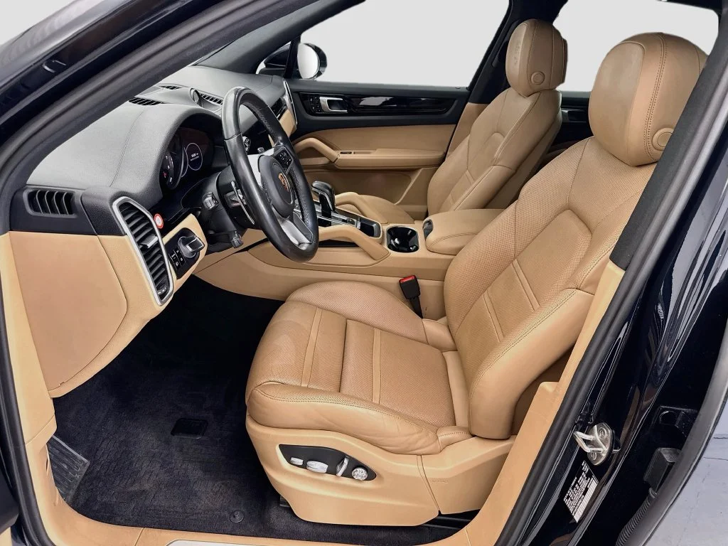 Used 2019  Porsche Base image 18