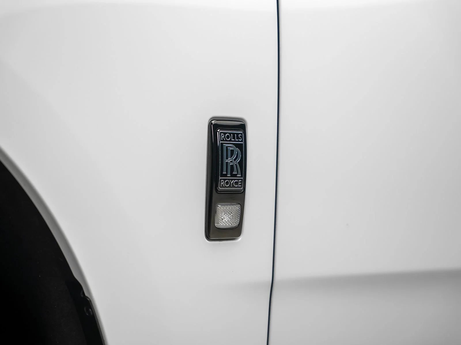 Used 2023 White Rolls-Royce Black Badge image 27