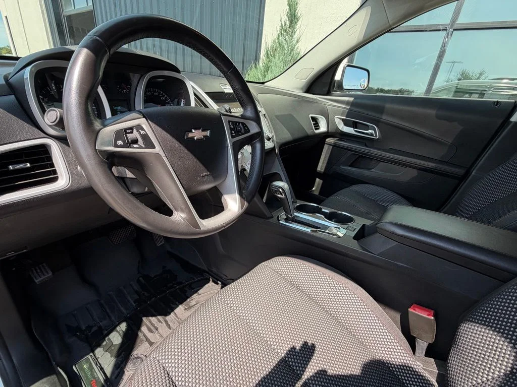 Used 2011 White Chevrolet LT image 7