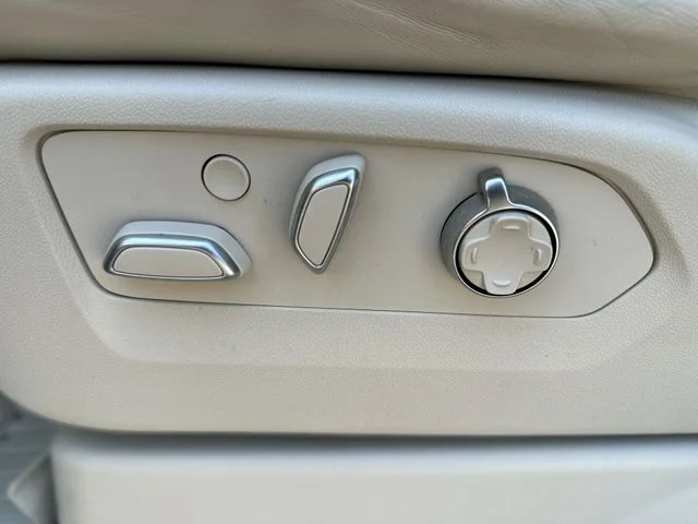 Used 2023 White Cadillac Sport Platinum image 13