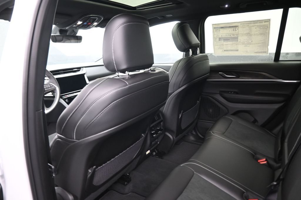 New 2026 Bright White Clear-Coat Exterior Paint Jeep Altitude image 2