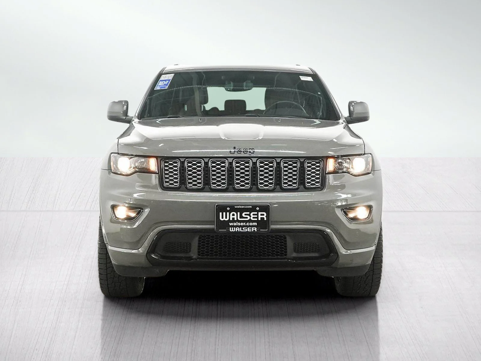 Used 2022 Sting-Gray Clearcoat Jeep Laredo X image 8