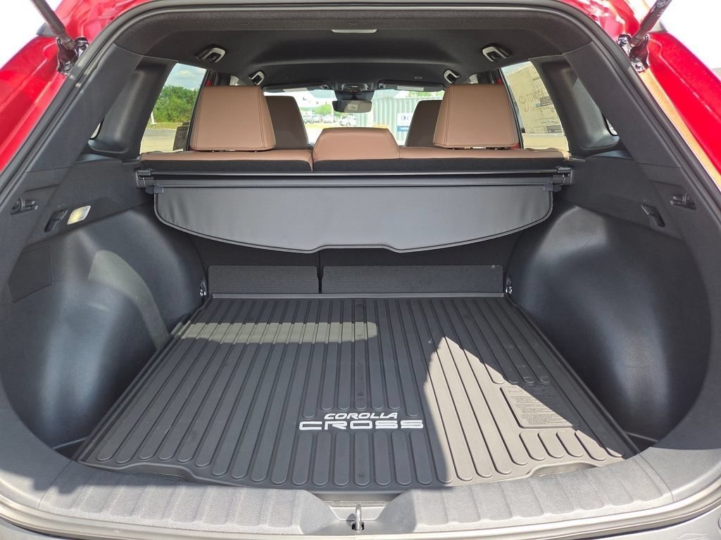New 2026 Soul Red Crystal Toyota XLE image 24