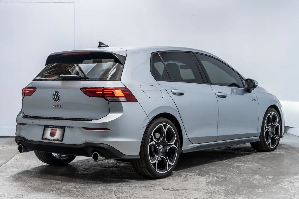 Used 2025 Alpine Silver Metallic Volkswagen Autobahn image 7