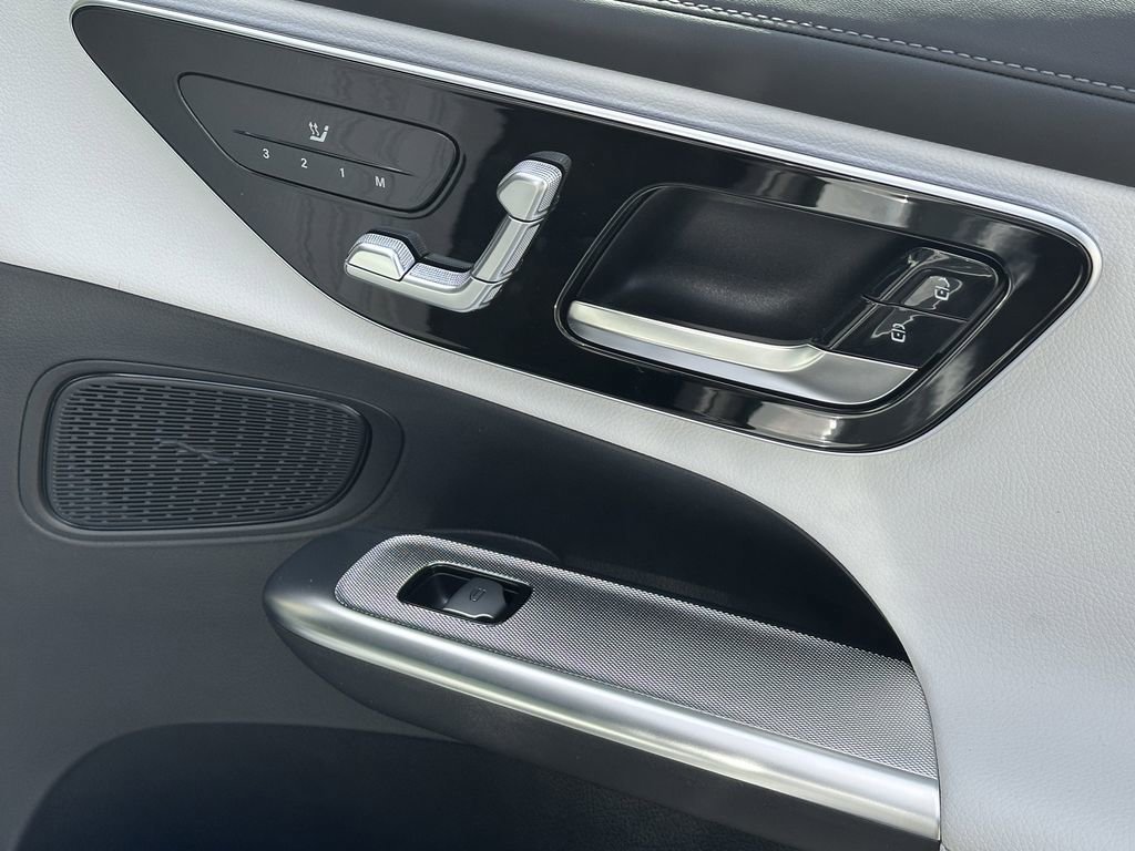 New 2026 MANUFAKTUR Alpine Grey Mercedes-Benz GLC 300 image 17