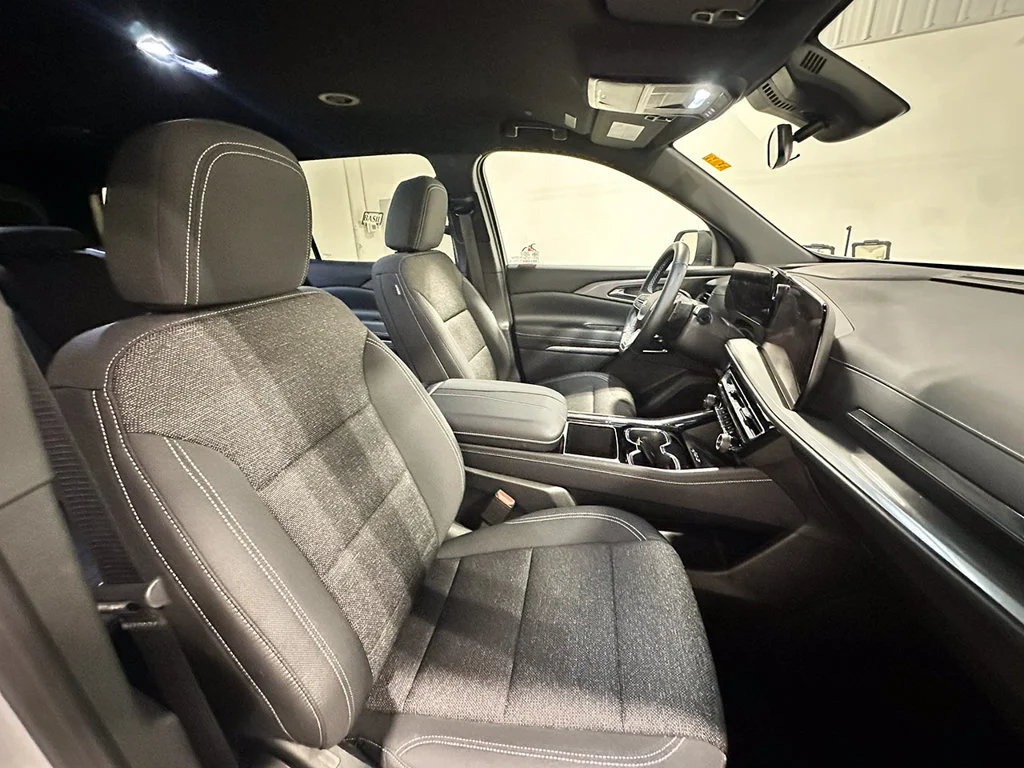 Used 2026 Summit White Chevrolet LT image 28