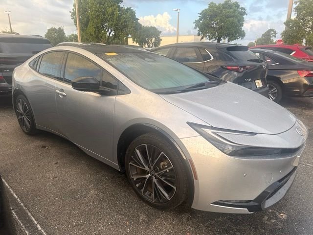 Used 2024  Toyota XLE image 1