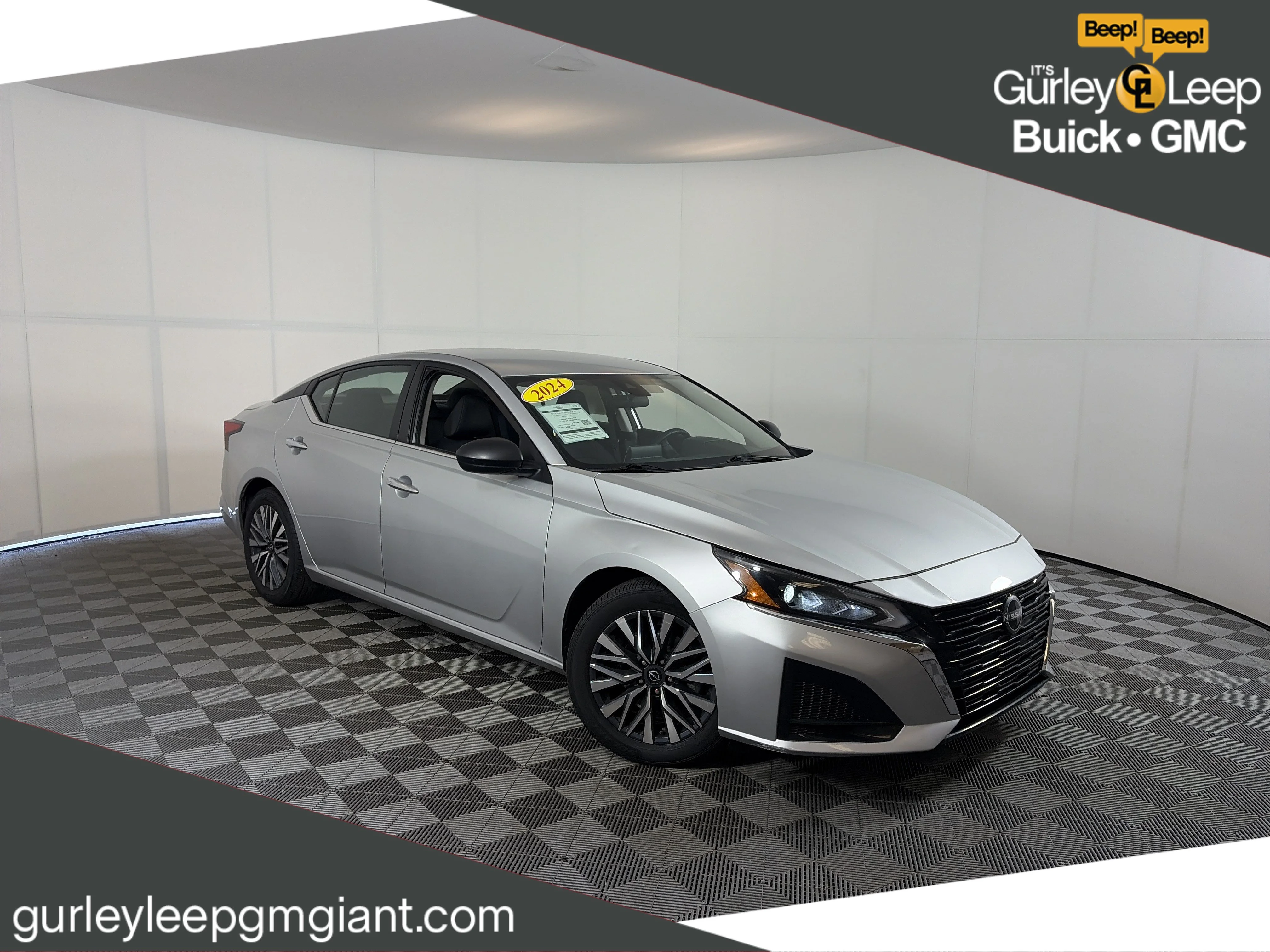 Used 2024 Brilliant Silver Metallic Nissan 2.5 SV image 1