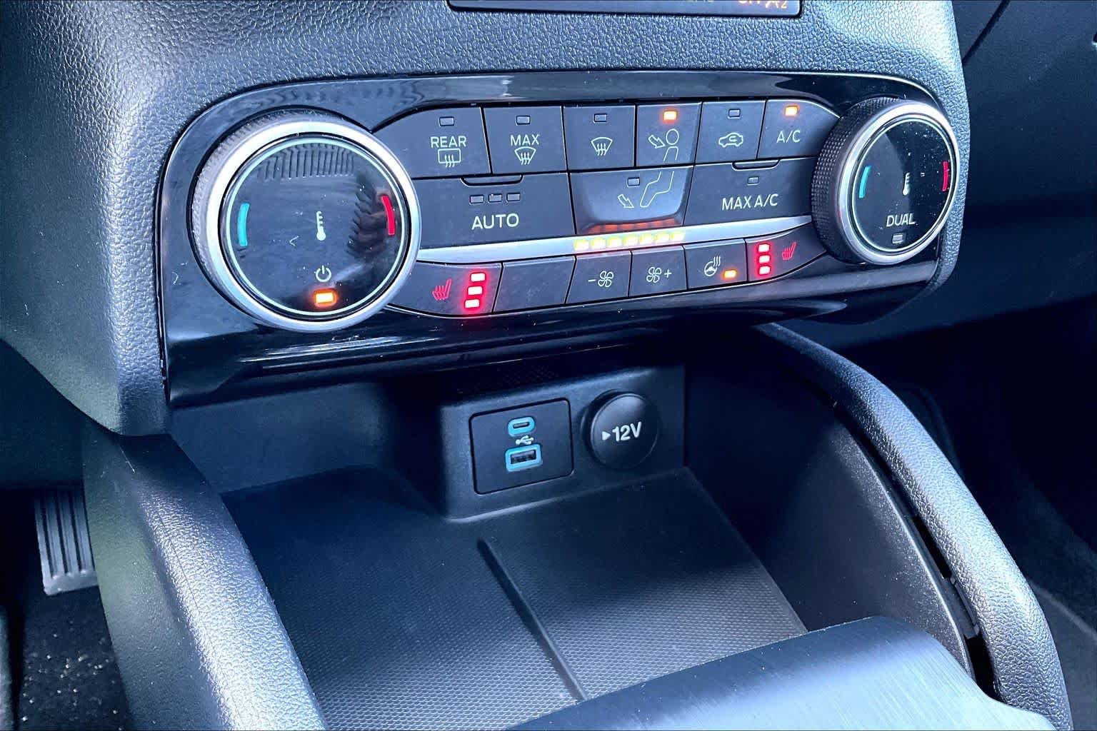 Used 2022 Iced Blue Silver Ford SE image 35