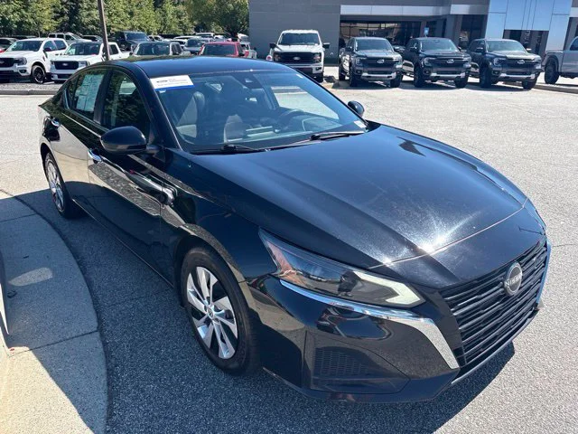 Certified Used 2023 Black Nissan 2.5 S image 2