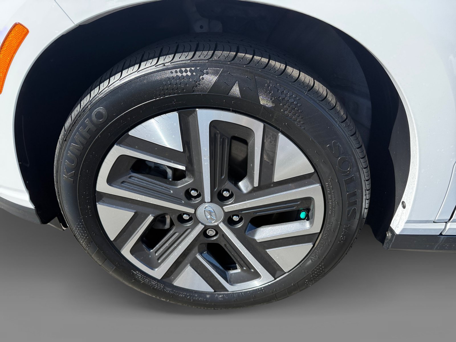Certified Used 2023 Lunar Hyundai Limited image 9